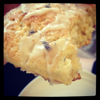 "romantic" lemon lavender scones — image 1