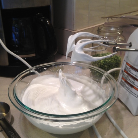 meringue nest with strawberry sauce — image 2
