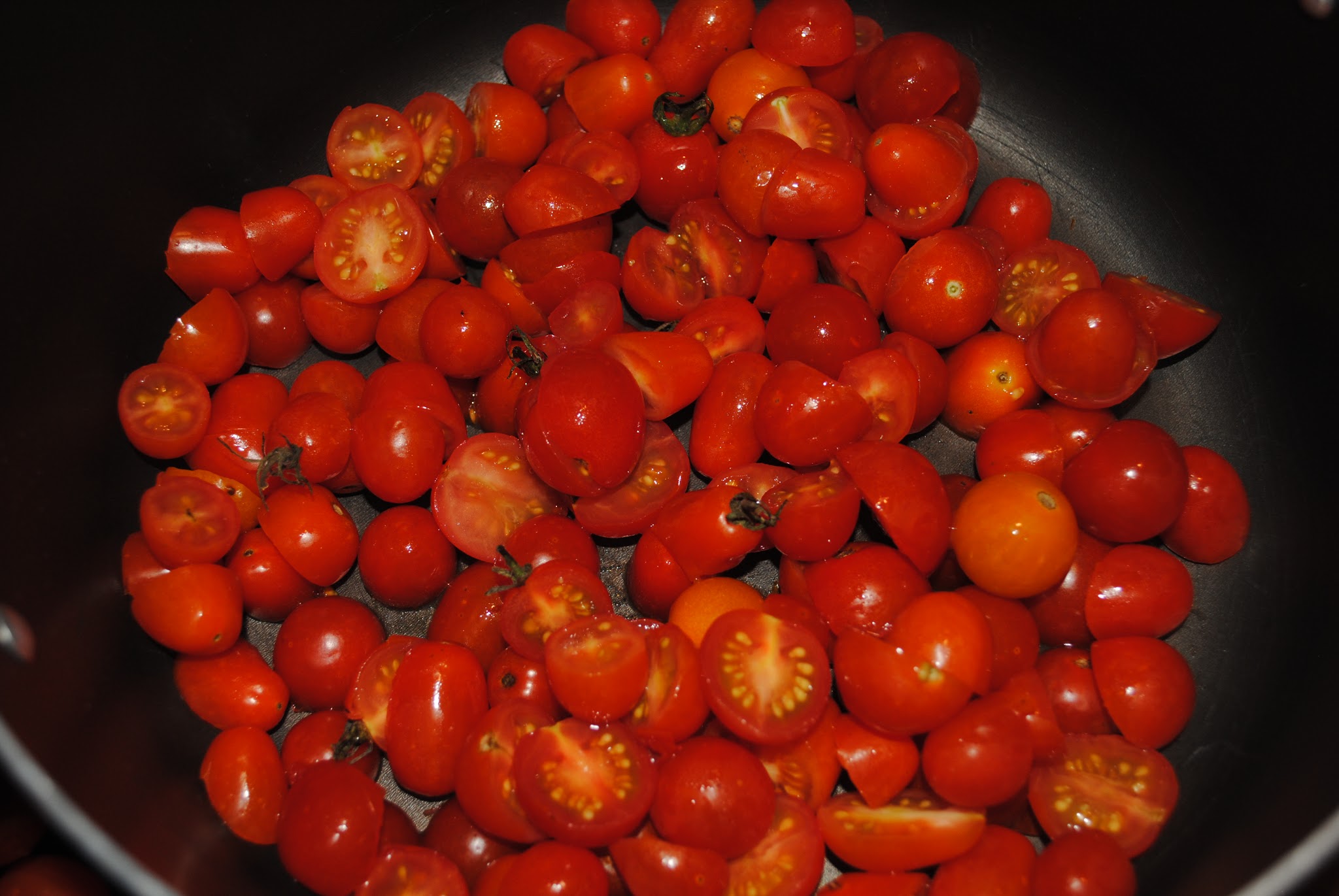 simple summer tomato sauce — image 2