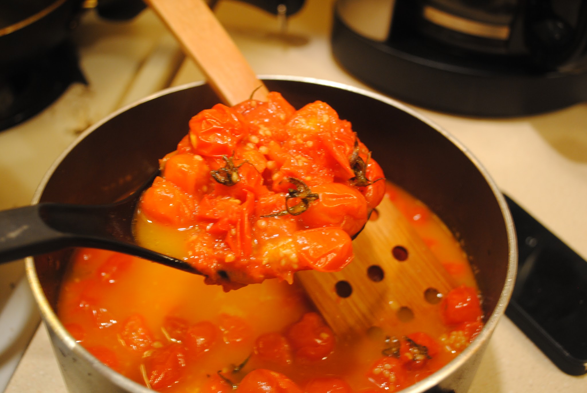 simple summer tomato sauce — image 4
